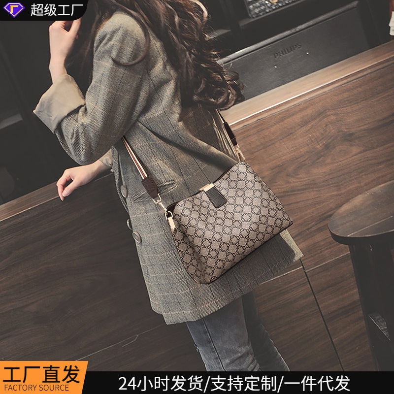 Bucket Bag for Women Niche Designer Trendy Commuting Fashion Wide Crossbody Bag Versatile Large Capacity Shoulder Bag Luggage