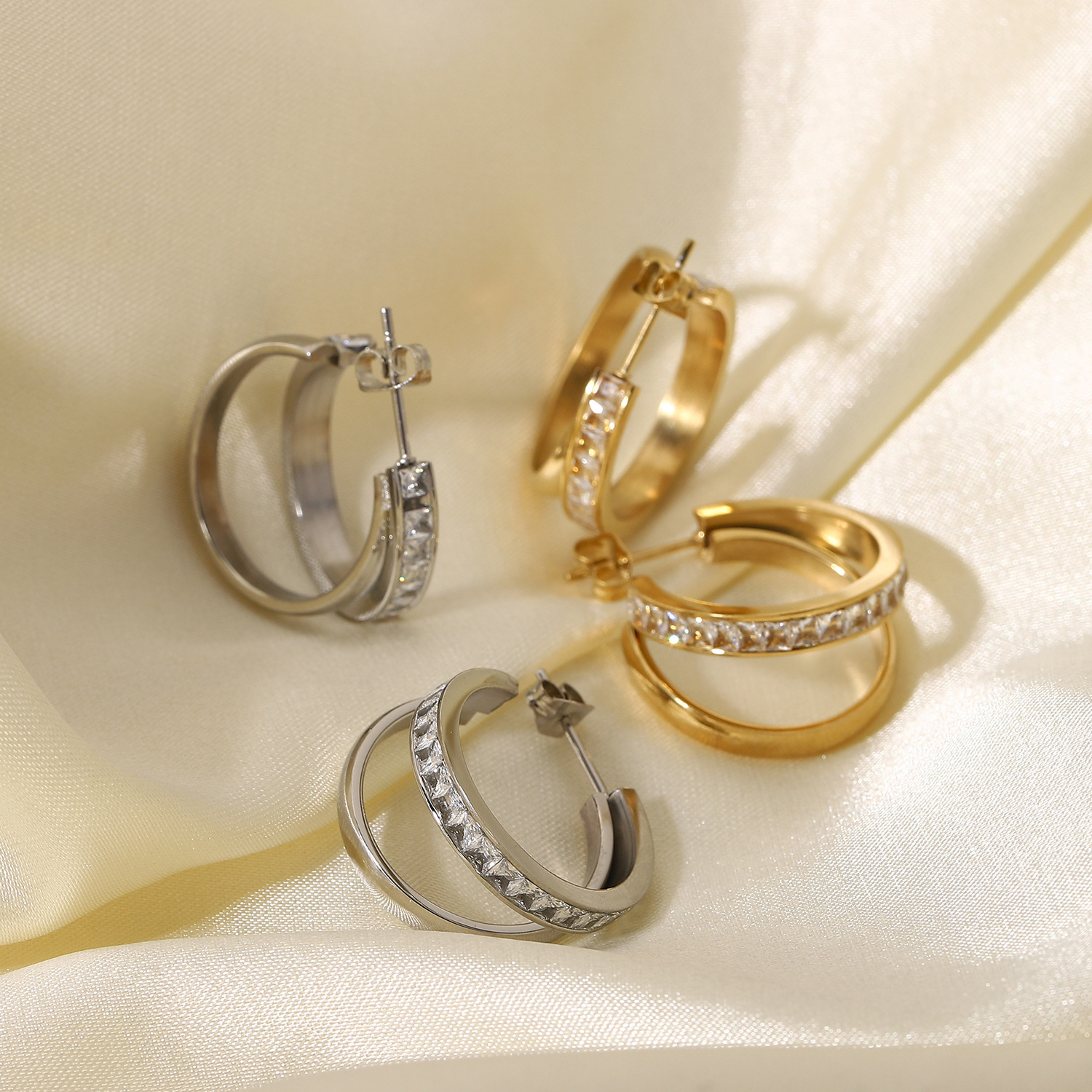 بسيطة مطلية بالذهب طبقة مزدوجة الصليب الفولاذ المقاوم للصدأ مسمار الأذن الجملة Nihaojewelry display picture 3