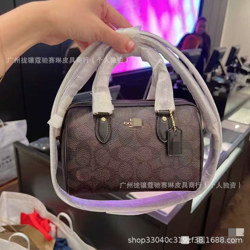 Classic Coco Classic Boston Pillow Bag Large Capacity Mini Bag CH160pvc Old Flower Portable Crossbody Bag Classic Coco Classic Boston Pillow Bag Large Capacity Mini Bag CH160pvc Old Flower Portable Crossbody Bag