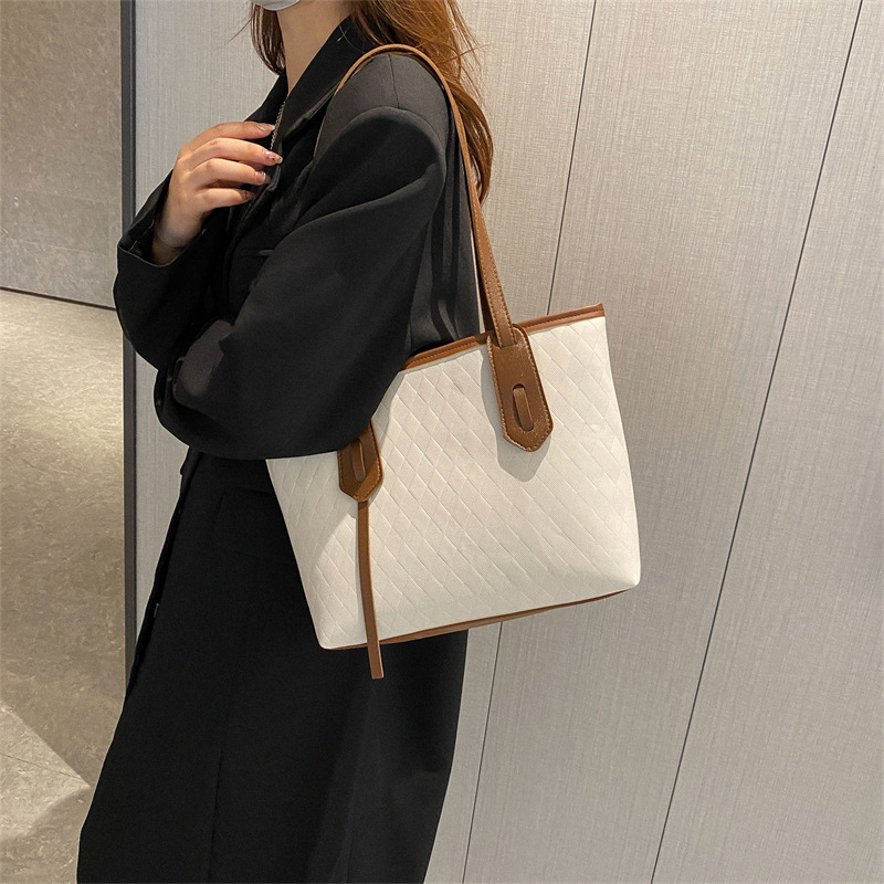 Bolsa de gran capacidad para viajar a principios de otoño para mujeres 2022 nueva moda retro bolso de hombro textura de diamante bolso de mano