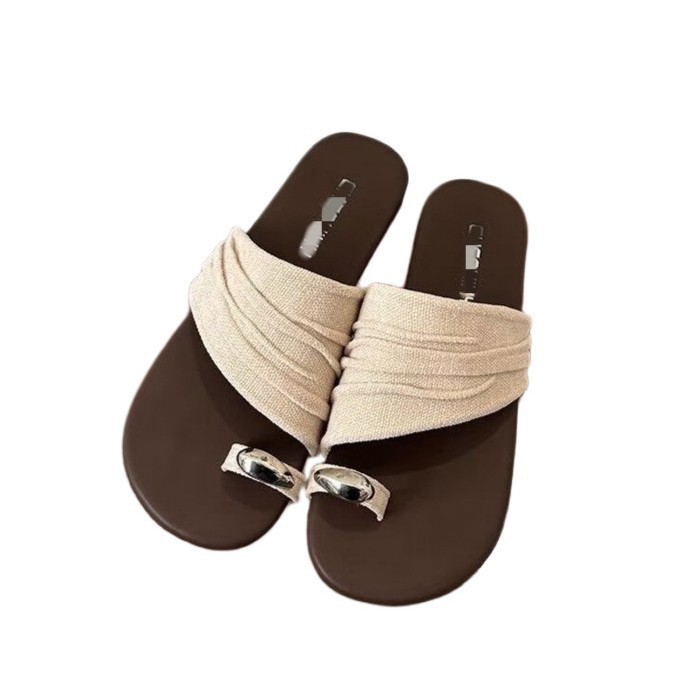 Francia lujosa ultra suave pliegue fría zapatillas de verano 2026 nuevo nicho plano hermoso conjunto de dedos zapatillas image 5