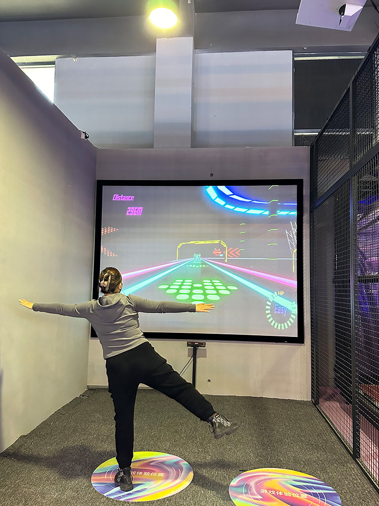 Gran entretenimiento comercial y ocio interior de simulación de deportes digitales sala de experiencias de instalaciones de doble persona rompe la puerta de entrada movimiento ritmo