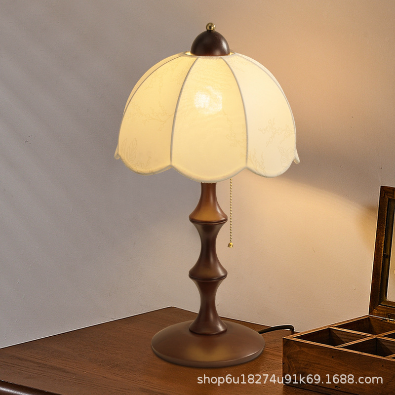 Middle Ancient Bedroom Table Lamp French Retro Style Study Atmosphere Designer Advanced Decorative Solid Wood Bedside Lamps
