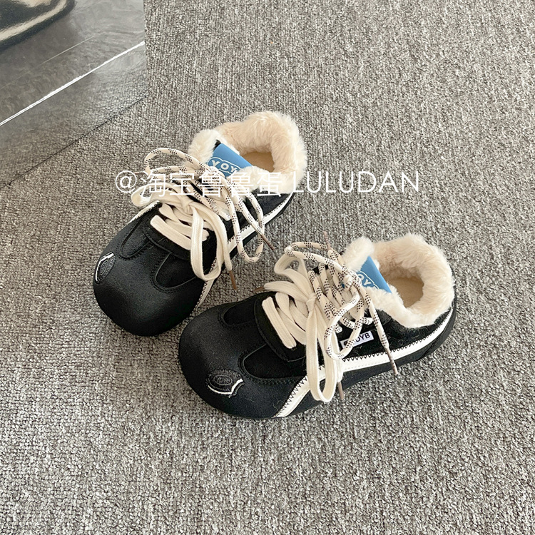 Calentamiento y terciopelo de zapatos de entrenamiento para niños y niñas 2025, nuevos zapatos de skate de invierno, zapatos de deporte casuales de moda para mujeres