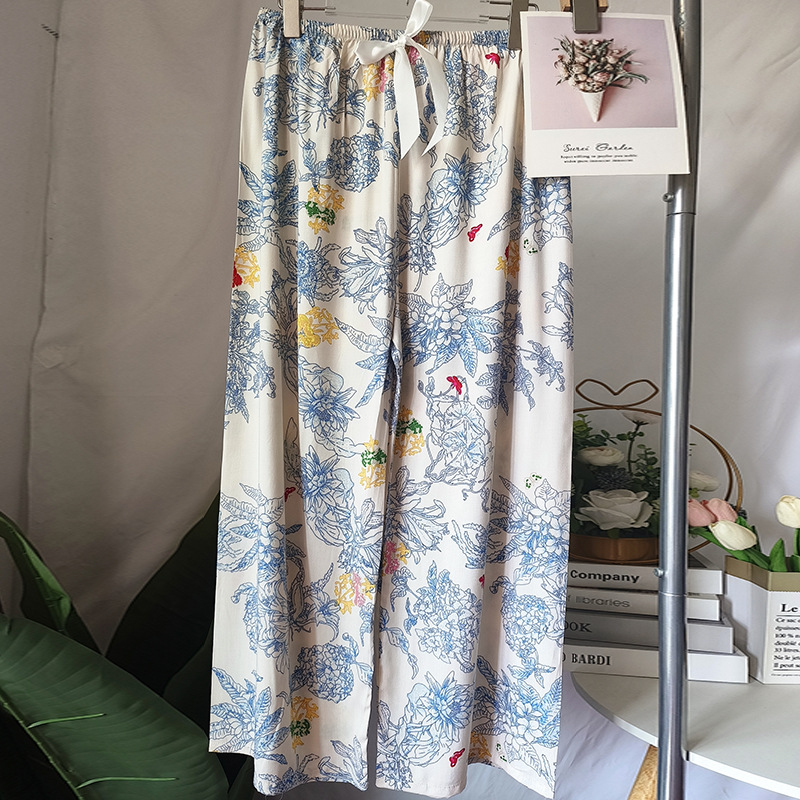 파란색과 흰색 도자기 흰색