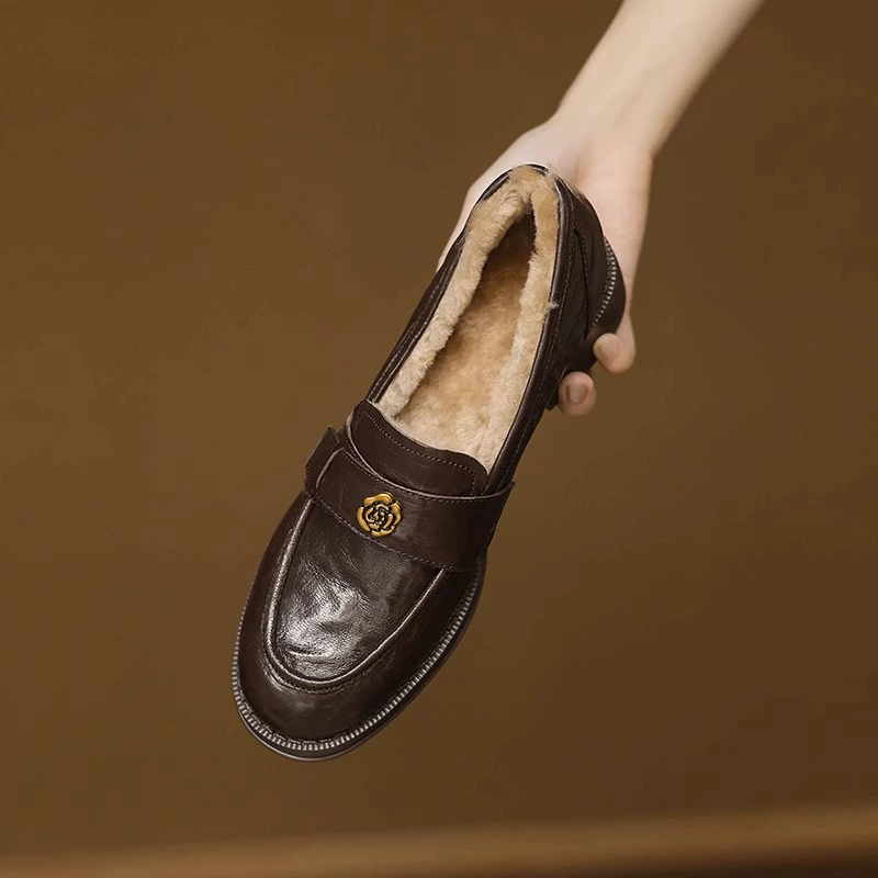 Мягкая овчина коричневая маленькая кожаная обувь хлопковая обувь женская английская меховая обувь теплая обувь для обуви 2025 зимний новый стиль