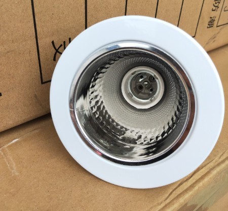 G3YN Old-Model Downlight, 6-Inch Straight Screw Grille Light with 2.5-Inch LED Energy-Saving E27 Lamp Base — Ceiling Spotlight with Housing and Shade