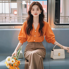 春の服と正式な場所のセットを組み合わせて、日常通勤の浅いオレンジ色のvネックシャツのワイドパンツの小さな香りのセット