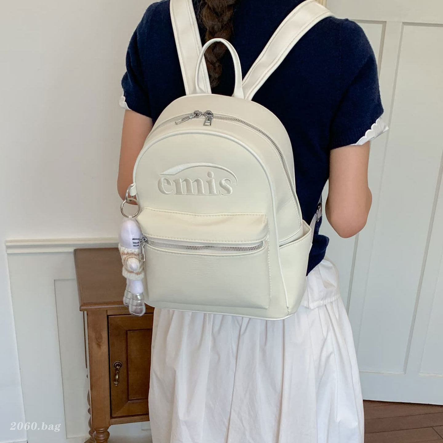 Ins estudiantes de bordado 2026 universal viaje femenino de gran capacidad mochila mochila de viento letras nuevas