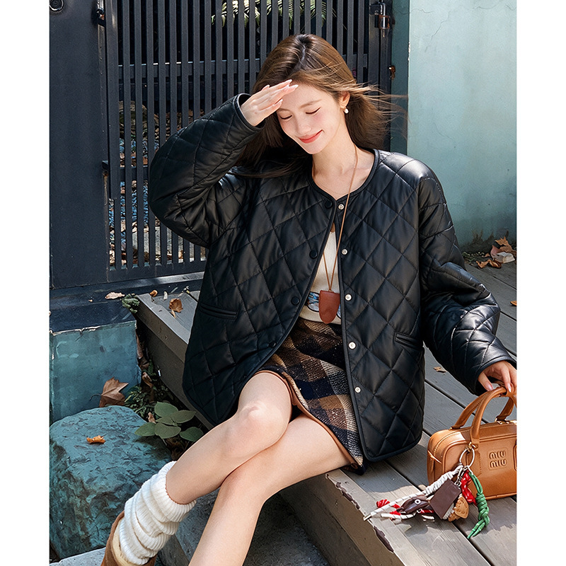 50Erli "Moonlight Schumann" Retro Diamond-Patterned High-End Genuine Leather down Jacket for Women, Round Neck, Mid-Length, White Duck down 50Erli "Moonlight Schumann" Retro Diamond-Patterned High-End Genuine Leather down Jacket for Women, Round Neck, Mid-Length, White Duck down