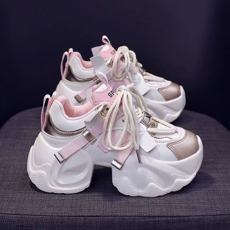 Женская обувь Толстая подошва модная женщина 2024 новый рост дикие повседневные осенние и зимние кроссовки