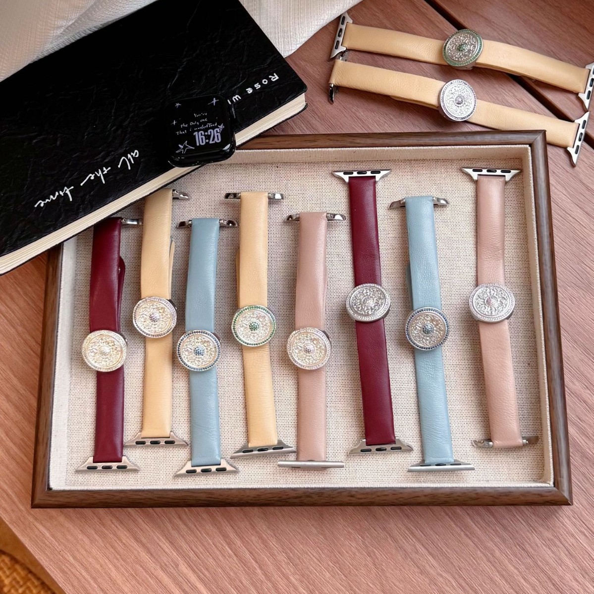 Wanfu Eight Treasures Compass Strap Suitable for Apple Watch S10 Generation Apple Women's iWatch 987 Leather Se Winter