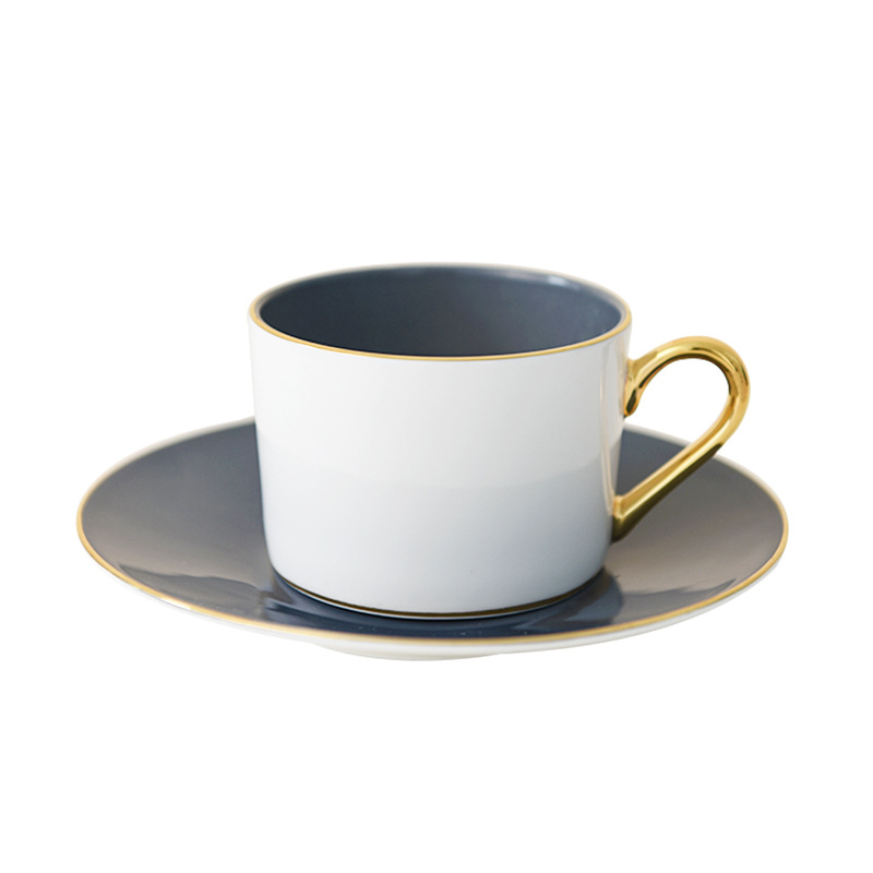 Estilo de lujo ligero taza de café de porcelana dorada taza de té de la tarde francesa taza y platillo taza de desayuno de alta calidad para niñas