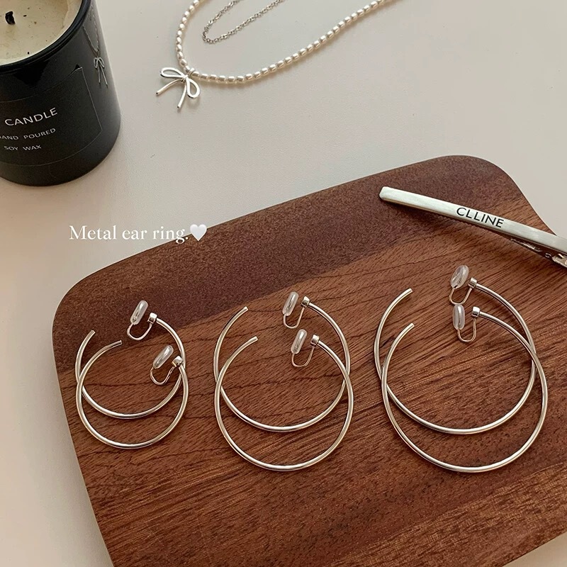Plain Hoop Ear Clips Without Piercings, Large Hoop Earrings for Women, Niche High-End Style, Exaggerated, Versatile for Autumn and Winter, Fashionable Coat Earrings