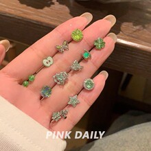 �Gɫϵ�б��W�ʯ������A���ʯ�䓶����Ů�߼��к������¶��