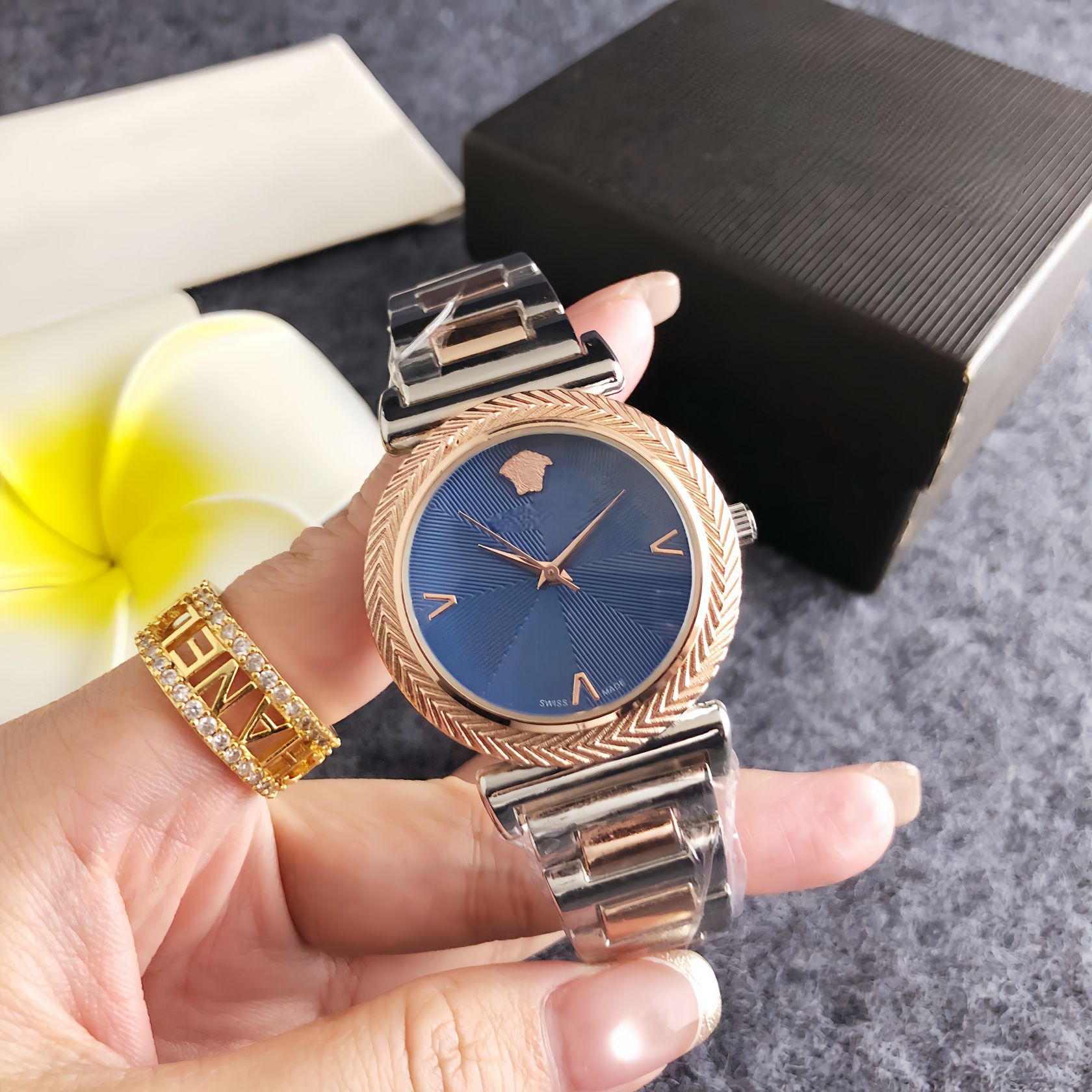 Women's Watch Quartz Watch Light Luxury Retro Fashion Watch Cross-Border Popular Design Commuting Slimming Watch for Women