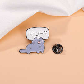卡通可爱猫咪造型个性超萌小猫头顶英文字母HUH背包服装配饰徽章