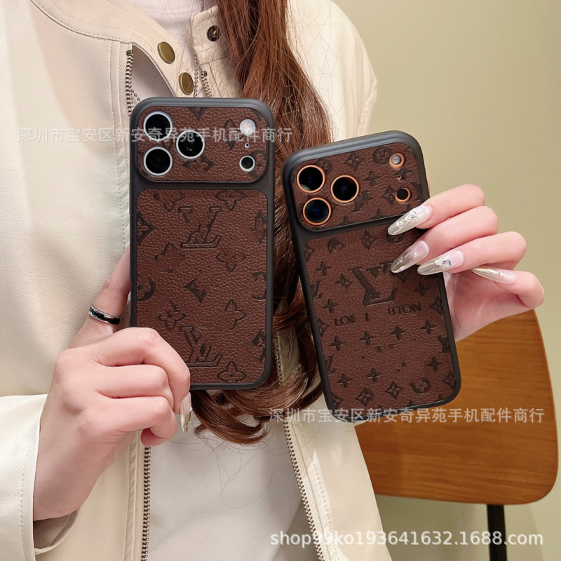 The New Embossed High-End Brown Protective Case Is Suitable for iPhone 17 Pro Max and Can Instantly Transform into an iPhone 17 Phone Case