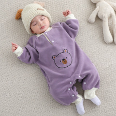 赤ちゃんの連体服秋の男女の赤ちゃんにベルベットをつけて、オリーの赤ちゃんの秋冬の連体長袖に服を着ます