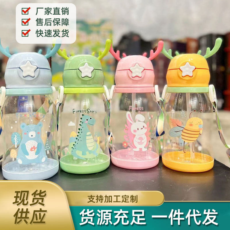children‘s water cup cartoon small antlers student male and female pot portable crossbody straw plastic summer day bottle wholesale