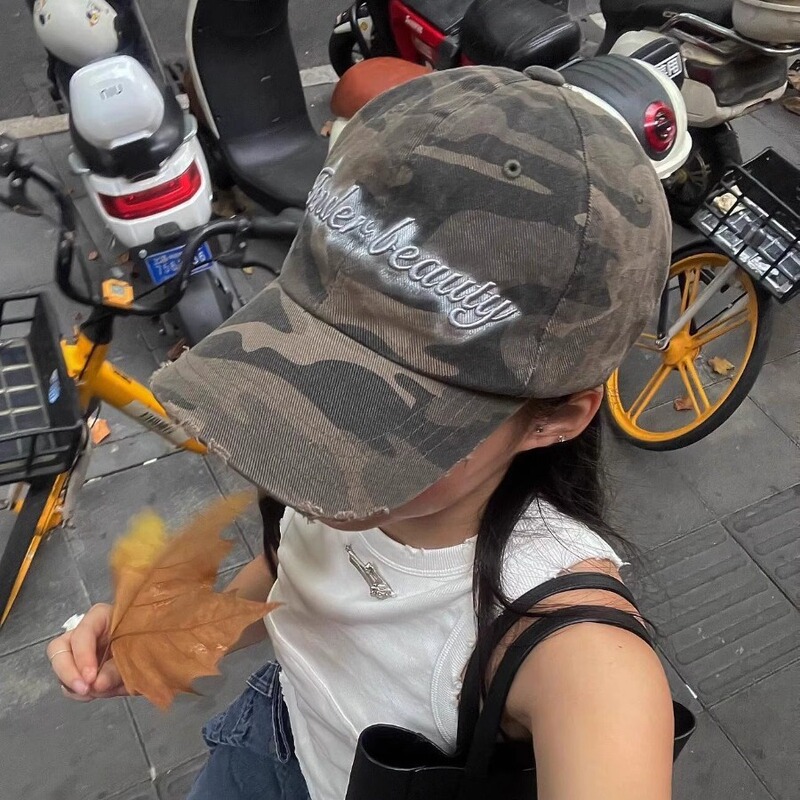 Jiang Shiqi Same South Korea New Camouflage Letter Baseball Cap Women's Spring and Summer Street Fashion Brand Sunshade Cap Couple Jiang Shiqi Same South Korea New Camouflage Letter Baseball Cap Women's Spring and Summer Street Fashion Brand Sunshade Cap Couple