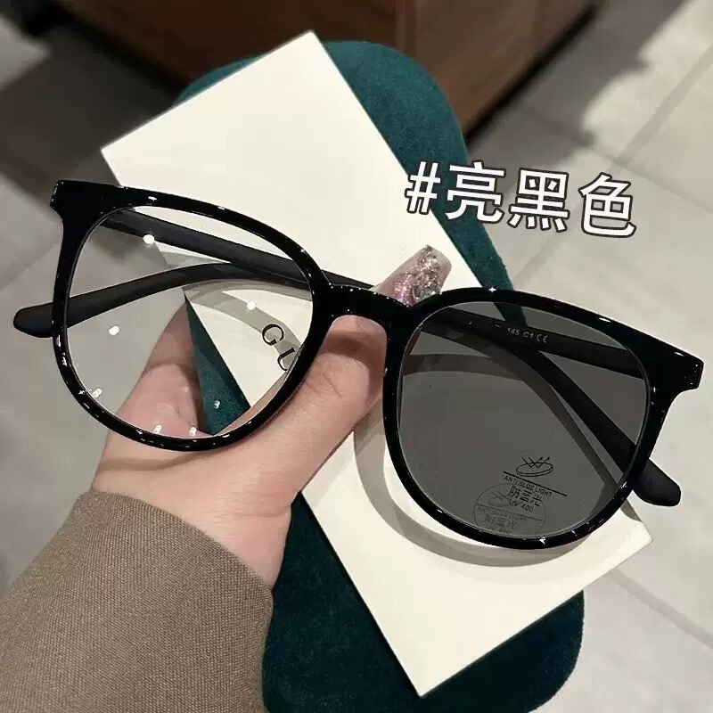 Photochromic myopia glasses, light-sensitive, gray-tinted, anti-blue light, light-weight, natural look, large frame, popular online, slimming effect for big faces, myopia glasses Photochromic myopia glasses, light-sensitive, gray-tinted, anti-blue light, light-weight, natural look, large frame, popular online, slimming effect for big faces, myopia glasses