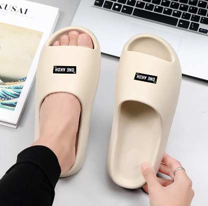 Sandalias y pantuflas de verano para mujer, sensación antideslizante de pisar heces 2025, sandalias deportivas de fondo grueso, estilo de pareja masculina, chanclas caseras