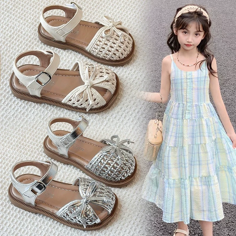 Корейские модные универсальные туфли-принцессы для девочек 2025, летние закрытые сандалии с перфорацией и мягкой подошвой для маленьких девочек