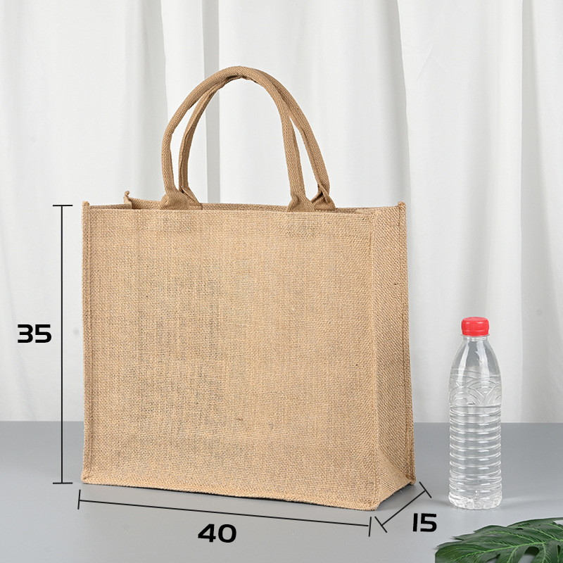 現物の麻の袋と同じ黄麻のショッピングバッグのプレゼントのレトロな亜麻の手提げ袋の空白の手描きの麻の布のカバンは注文します。|undefined