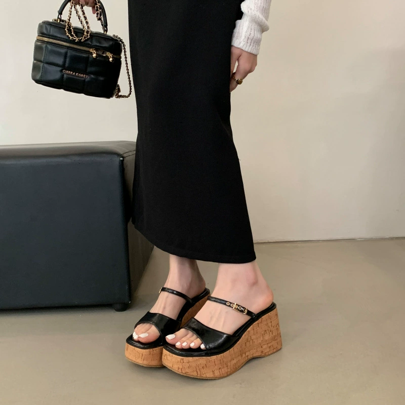 Slippers, fashionable footwear, universal slide platform, city style, internet celebrity