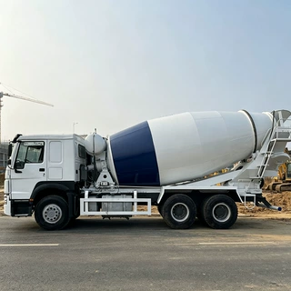 外贸出口豪沃后八轮混凝土搅拌车12方14方商混水泥运输罐车九成新