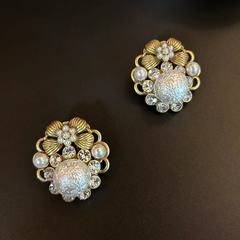 青島中古ヴィンテージレトロ旧クロスボーダー透かし彫り花耳飾り高級ダイヤモンド真珠耳拍飾品