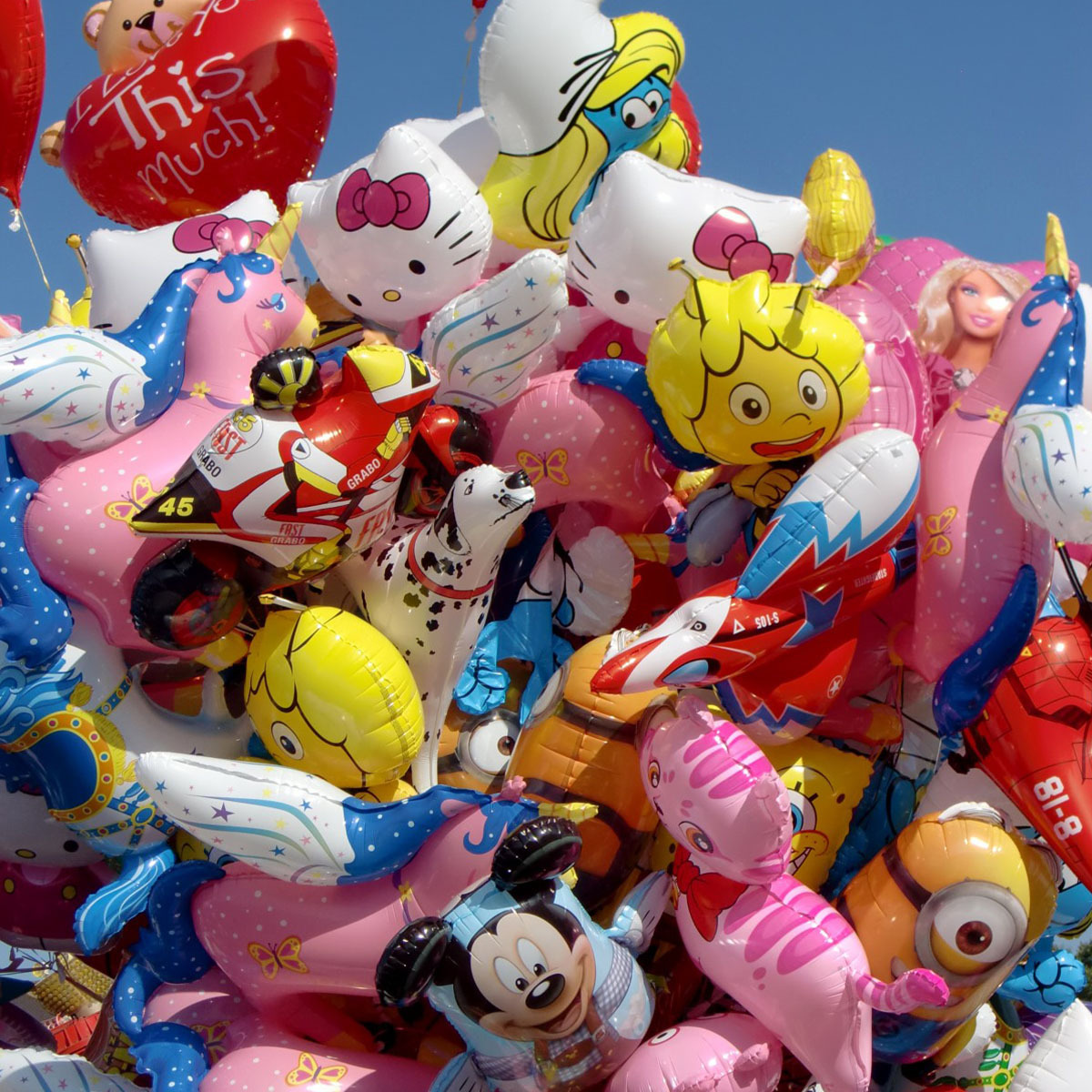 Puestos callejeros y mercados nocturnos usan globos de aluminio que brillan en la oscuridad, globos de dibujos animados, globos de aluminio flotantes con forma de animales para puestos de mercados nocturnos.