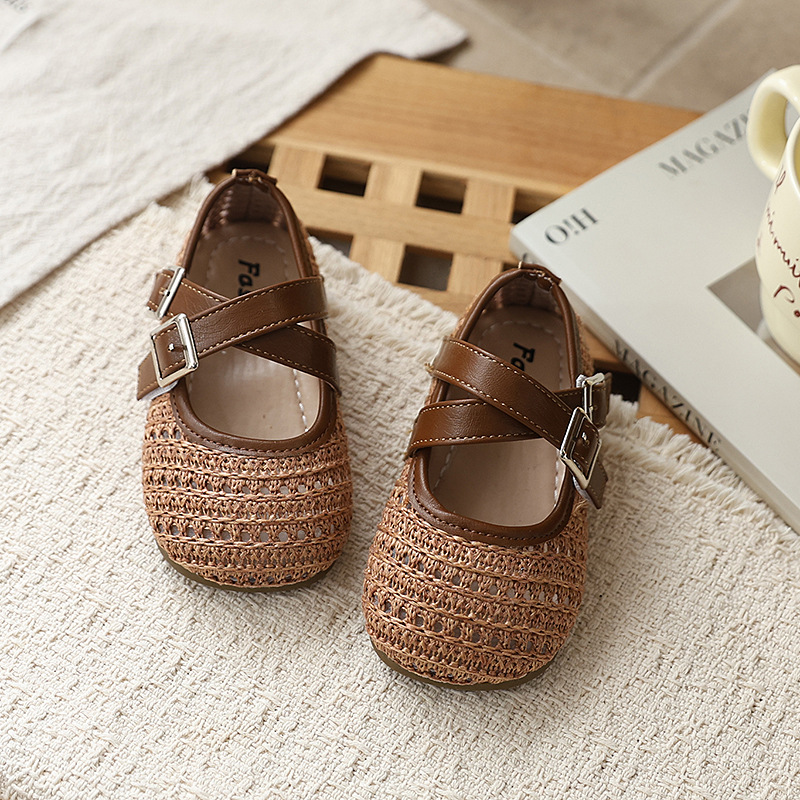 Koreanische Mary-Jane-Sandalen für Mädchen mit weicher Sohle, durchbrochenes Design, Prinzessinnenschuhe, neuer Stil für Frühling und Sommer, vielseitige Lederschuhe von Mori Girl_voghion.com