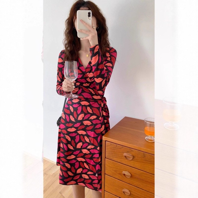 Black Base Red Lip Print Wrap Dress, Spring Style, Slim Fit, Slimming, Patchwork Long-Sleeve Dress, Elegant for Women, Suitable for Work