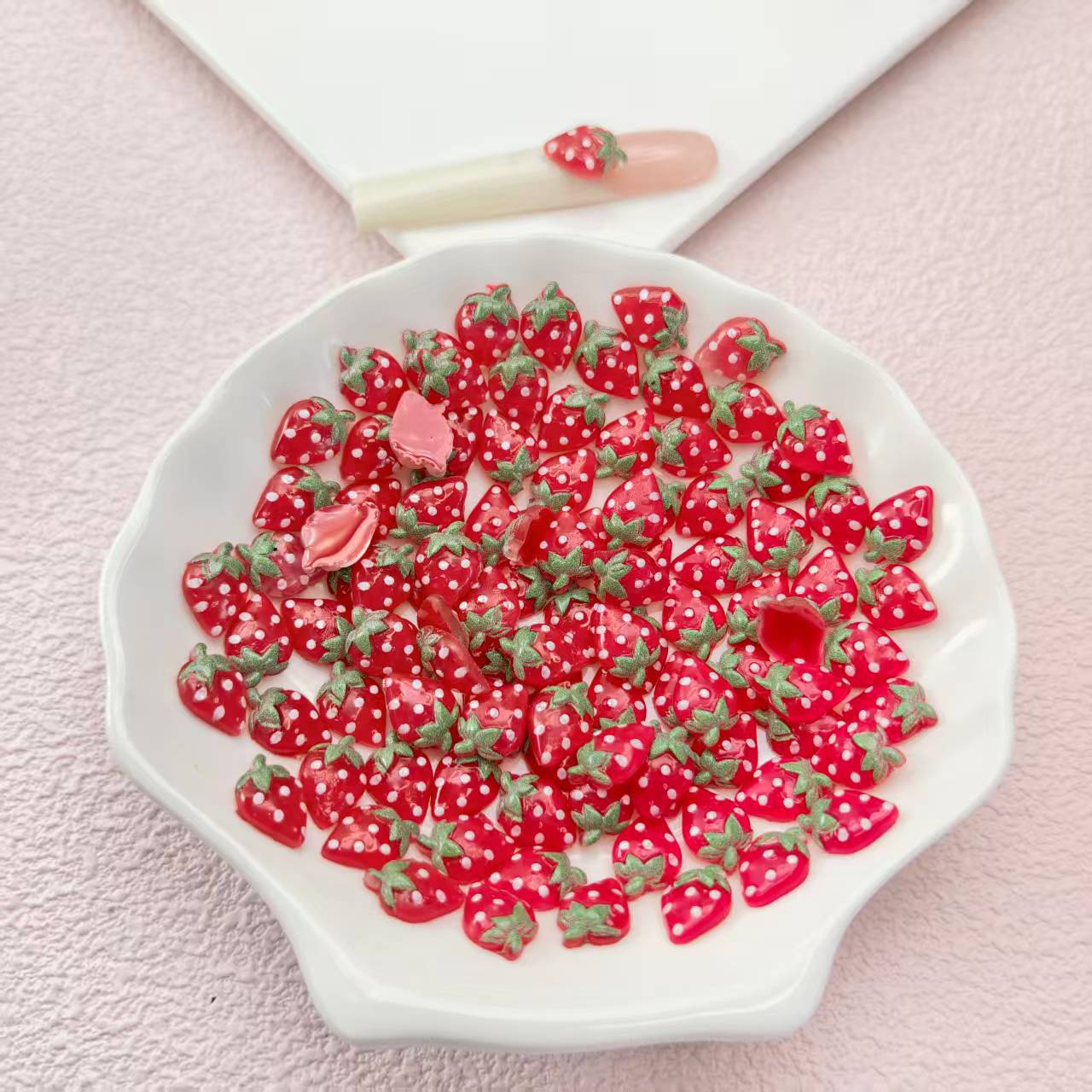 草莓饰品配件美甲饰品批发_06.jpg
