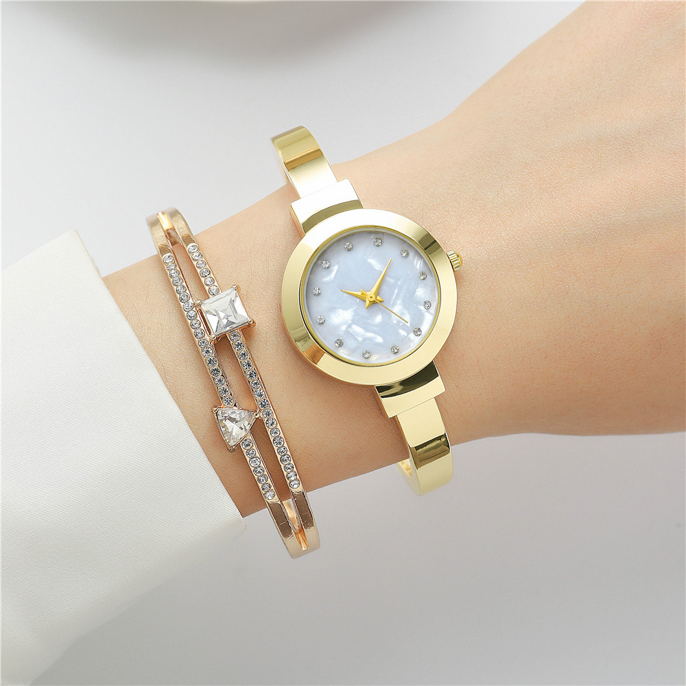 Elegant Simple Style Round Horseshoe Buckle Quartz Women's Watches display picture 1