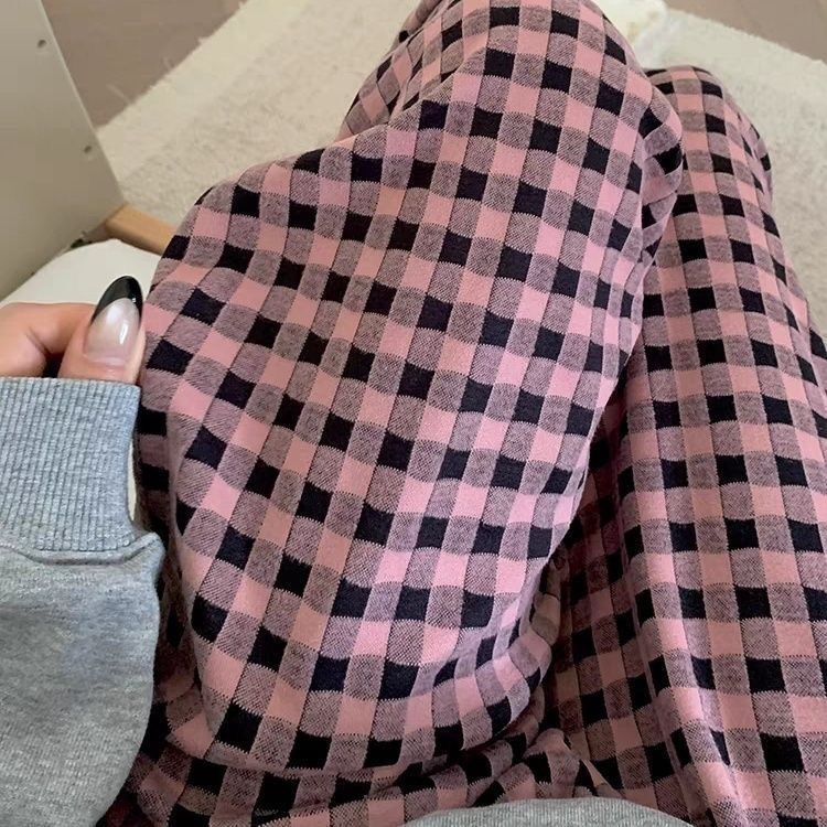 New autumn and winter plaid fleece lounge pants for men and women, high-waisted, loose-fitting, can be worn as outerwear, casual long pants, relaxed style New autumn and winter plaid fleece lounge pants for men and women, high-waisted, loose-fitting, can be worn as outerwear, casual long pants, relaxed style