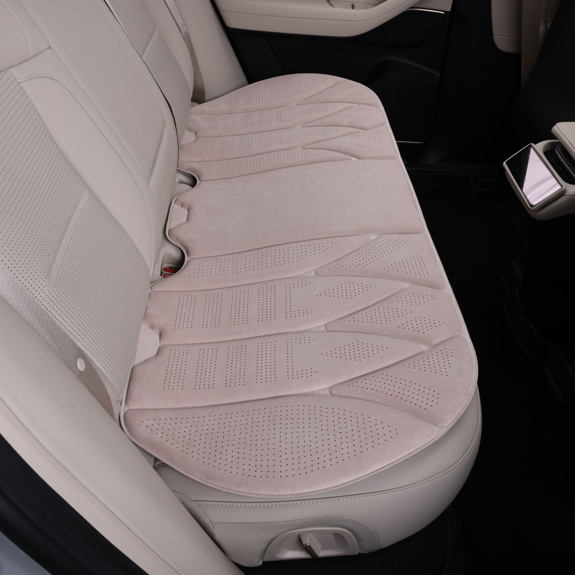 Latex cotton car seat cushion, heat-pressed integrated perforated car seat cushion, universal for all seasons, suede three-piece seat cushion set