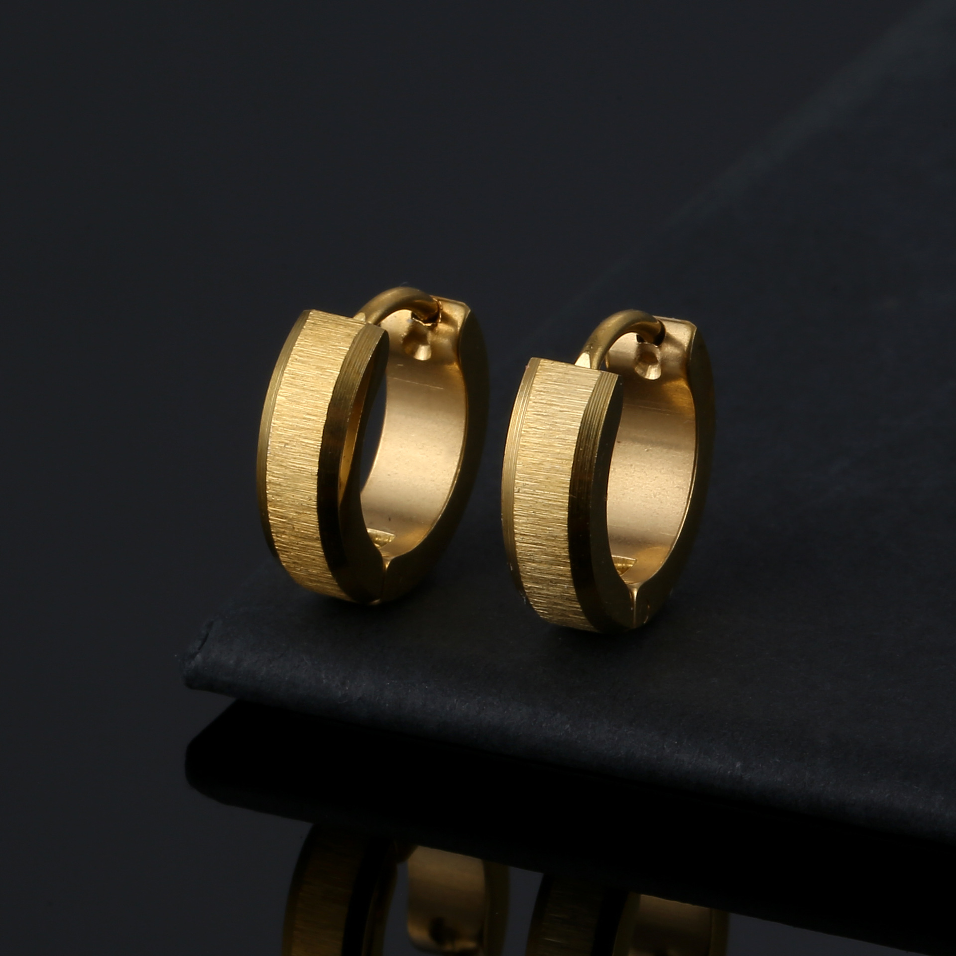 1 Piece Quantity 1 Piece Simple Style Solid Color Titanium Steel Plating Earrings