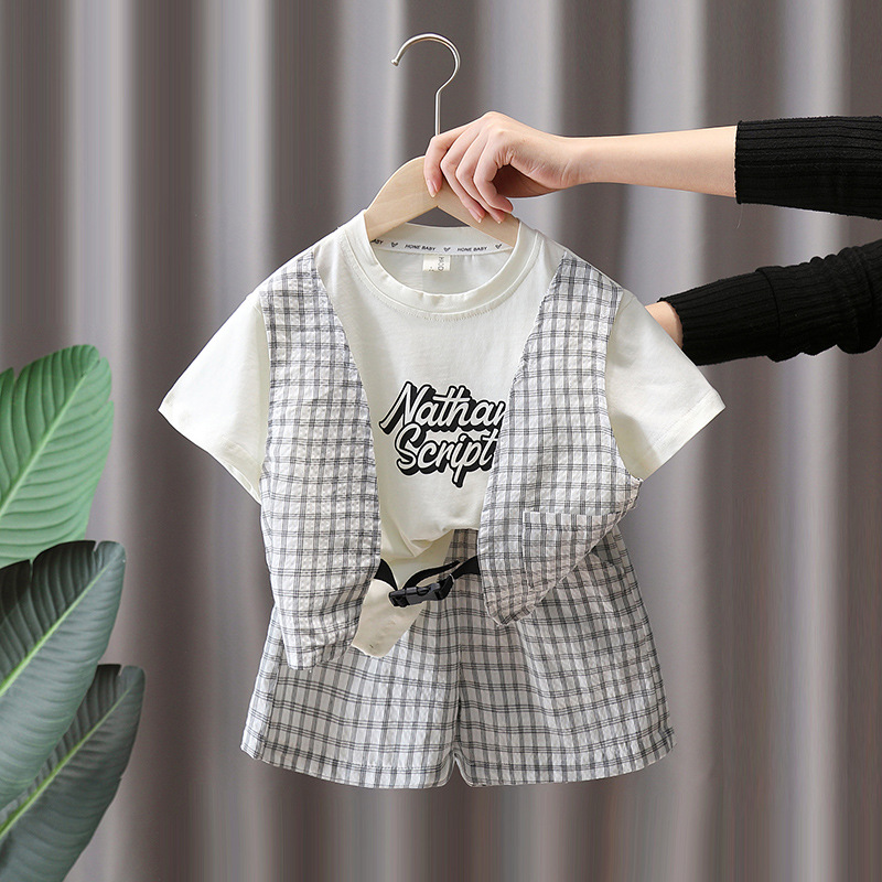 7175 Traje de verano para niños 2025 Nuevo traje de dos piezas falso rojo de Internet para niños Verano coreano de dos piezas de manga corta de la calle frita