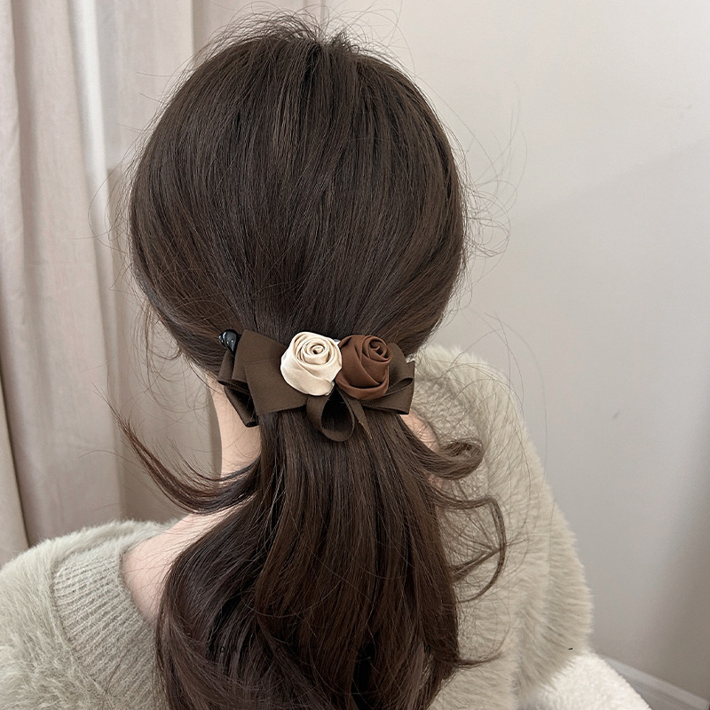Todos os tipos de grampos de cabelo de pérolas rosas retrô suaves, acessórios de cabelo de flores femininas, novo clipe vertical de temperamento de alta qualidade 2024_voghion.com