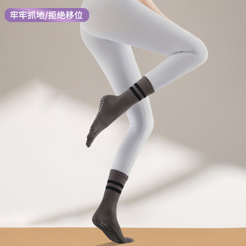 Calcetines largos de yoga a rayas para primavera, calcetines de cinco dedos al por mayor, calcetines de Pilates profesionales antideslizantes para mujer, calcetines deportivos con dedos separados.