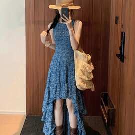 度假风不规则蓝色碎花连衣裙女装新款设计感前短后长无袖裙子
