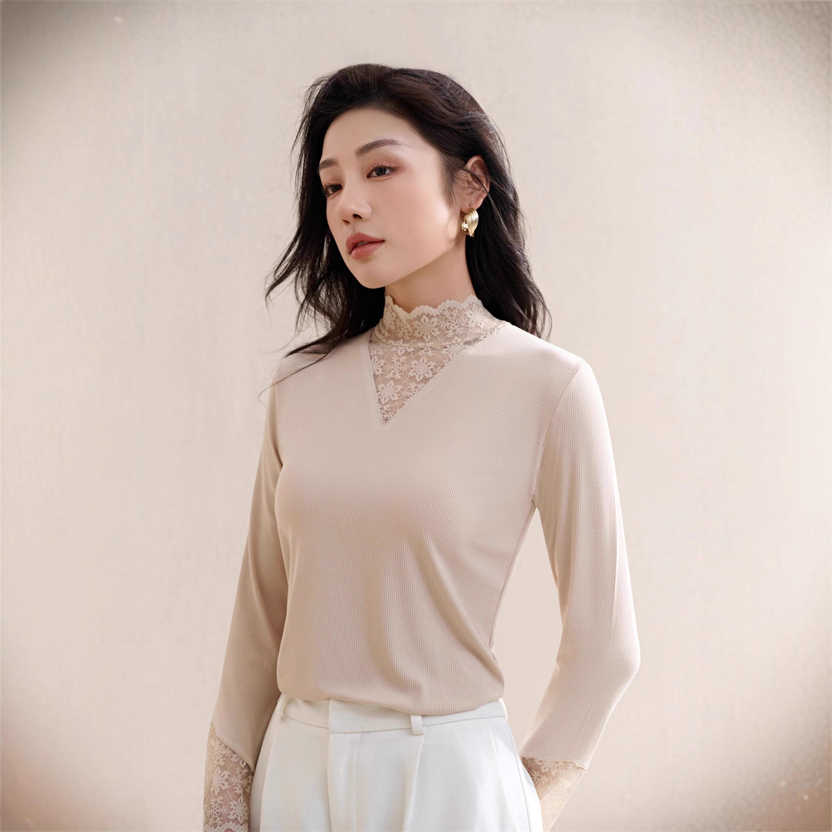Autumn/Winter Lace High-Neck Base Layer Top, Stylish and Chic Slim Fit Women's Clothing Source Factory