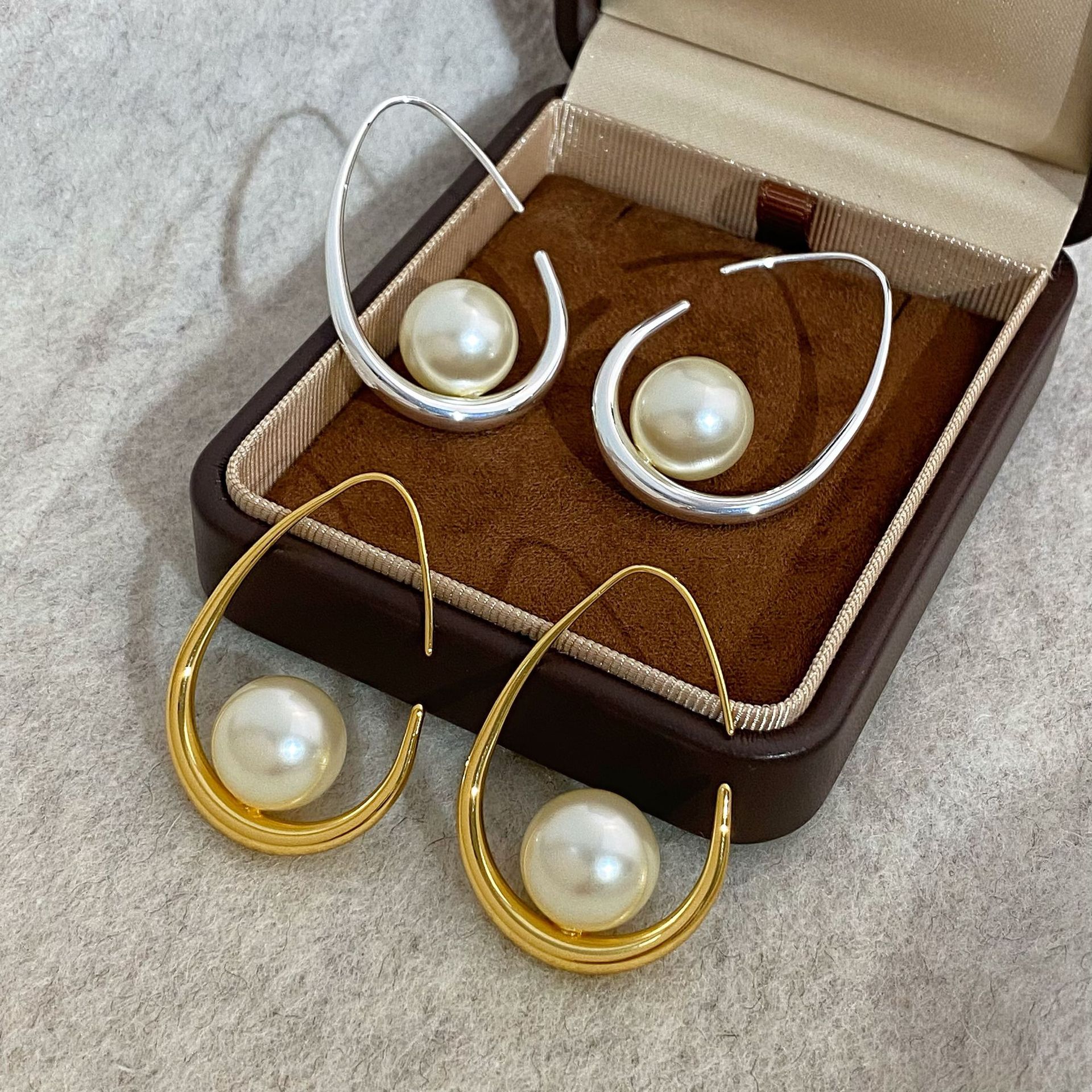 Copper Gold-Plated European and American Style Teardrop-Shaped Swarovski Glass Pearl Hoop Earrings for Women, New Elegant Hoop Earrings