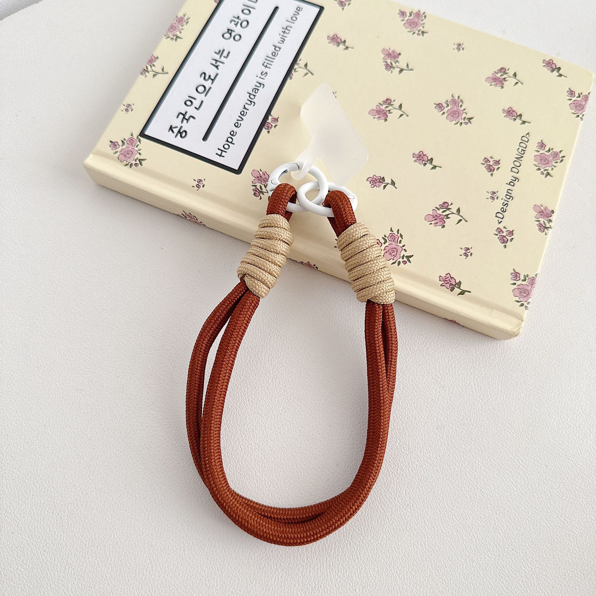 Boutique hecho a mano de alta gama para teléfono móvil cadena para colgar mujer estilo ins ligero lujo doble color muñeca cadena para teléfono móvil de moda/cuerda corta