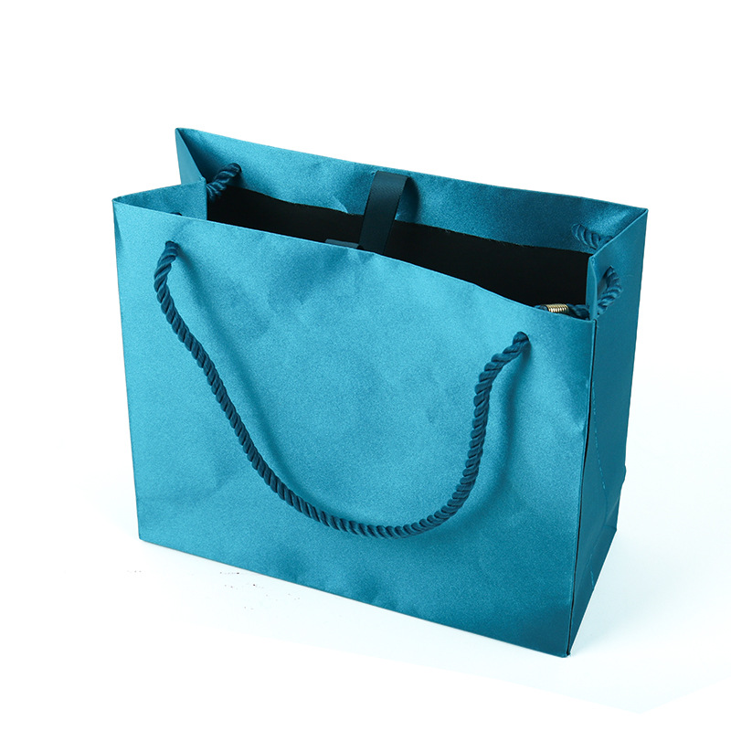 Cosméticos personalizados simples ropa de compras bolsas de papel FSC papel especial bolsas de regalo de joyas de Navidad personalizadas
