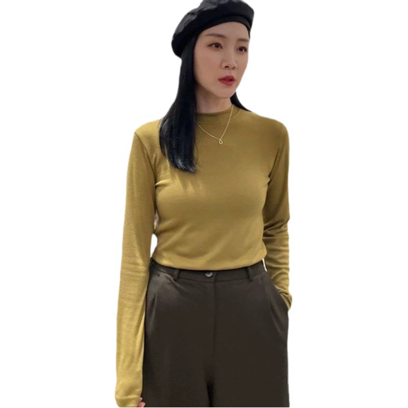 Новый однотонный полувысокий воротник с модельским нижним свитером