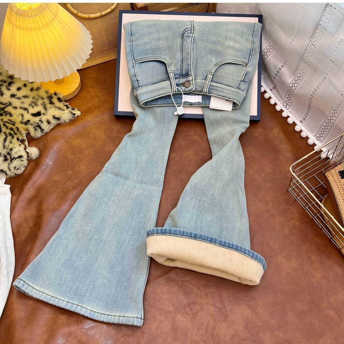 Dam flare jeans med hög midja och fleecefoder för vintern_voghion.com